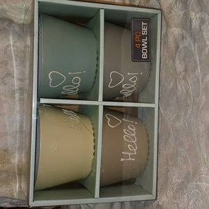 Tabletops Avenue 4 PC Bowl Set NEW